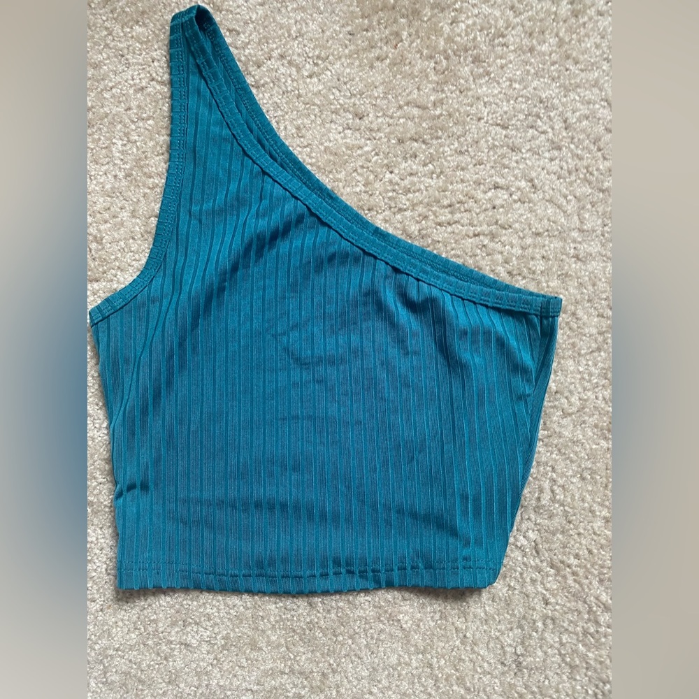 women’s one shoulder crop top